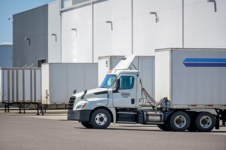 Penske logistics truck