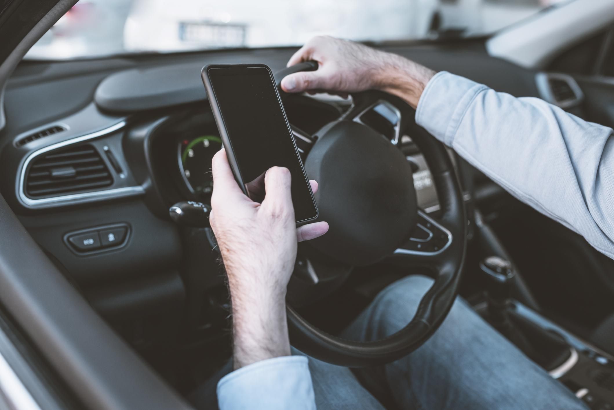 driver using mobile phone while driving