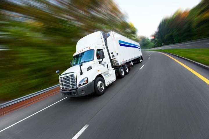 penske truck on the highway