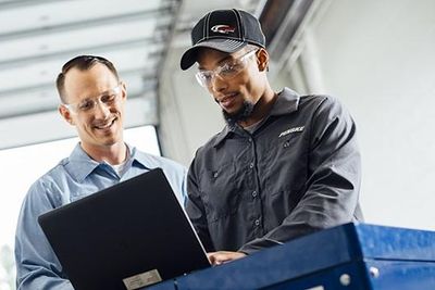 Penske Truck Leasing announced today it has introduced a new truck maintenance on-site guide, Shipper’s Guide to Outsourcing On-Site Fleet Maintenance, which is now available at no cost. The three-part guide provides detailed information on how businesses can implement on-site maintenance to navigate the obstacles of operating a vehicle maintenance facility.